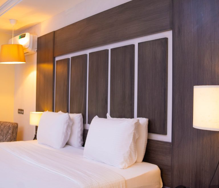 Executive Room – thames Hotel (15)